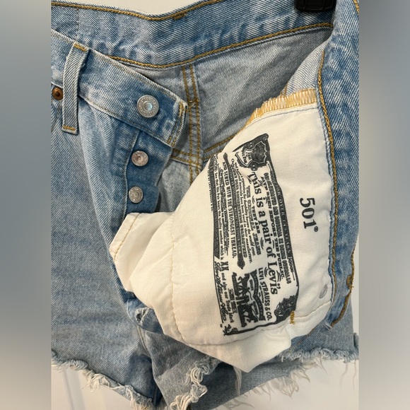 Levi's Women's Premium 501 Original Shorts - Picture 13 of 15